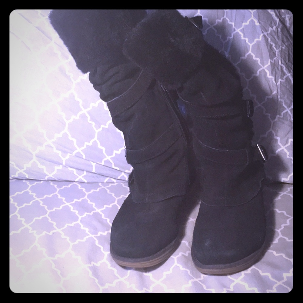 Black buckle calf boots